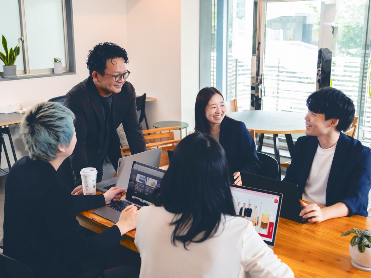 幅広いプロが力を合わせ課題解決イメージ